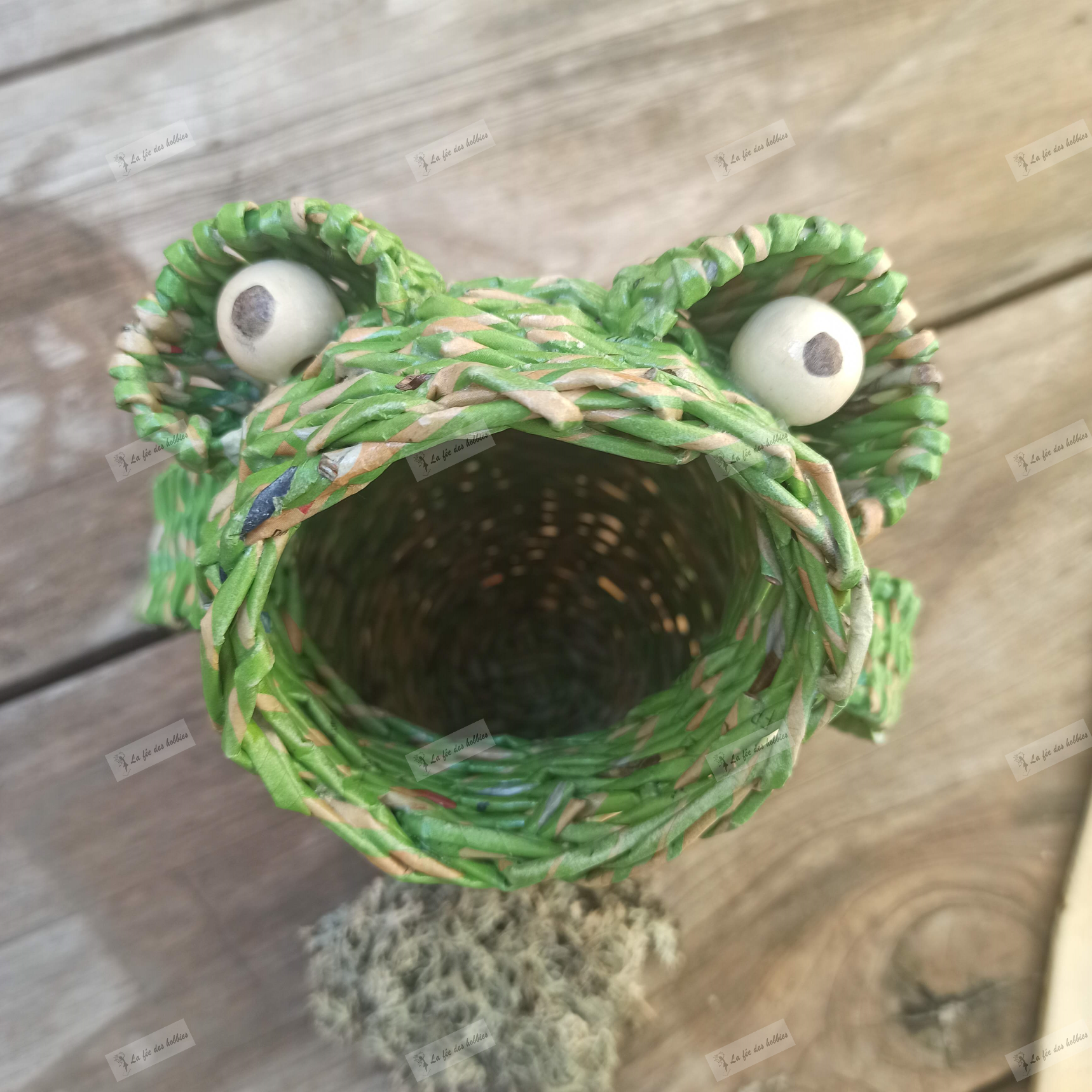 grenouille porte ustensiles cuisine crayon cravate papier recyclé