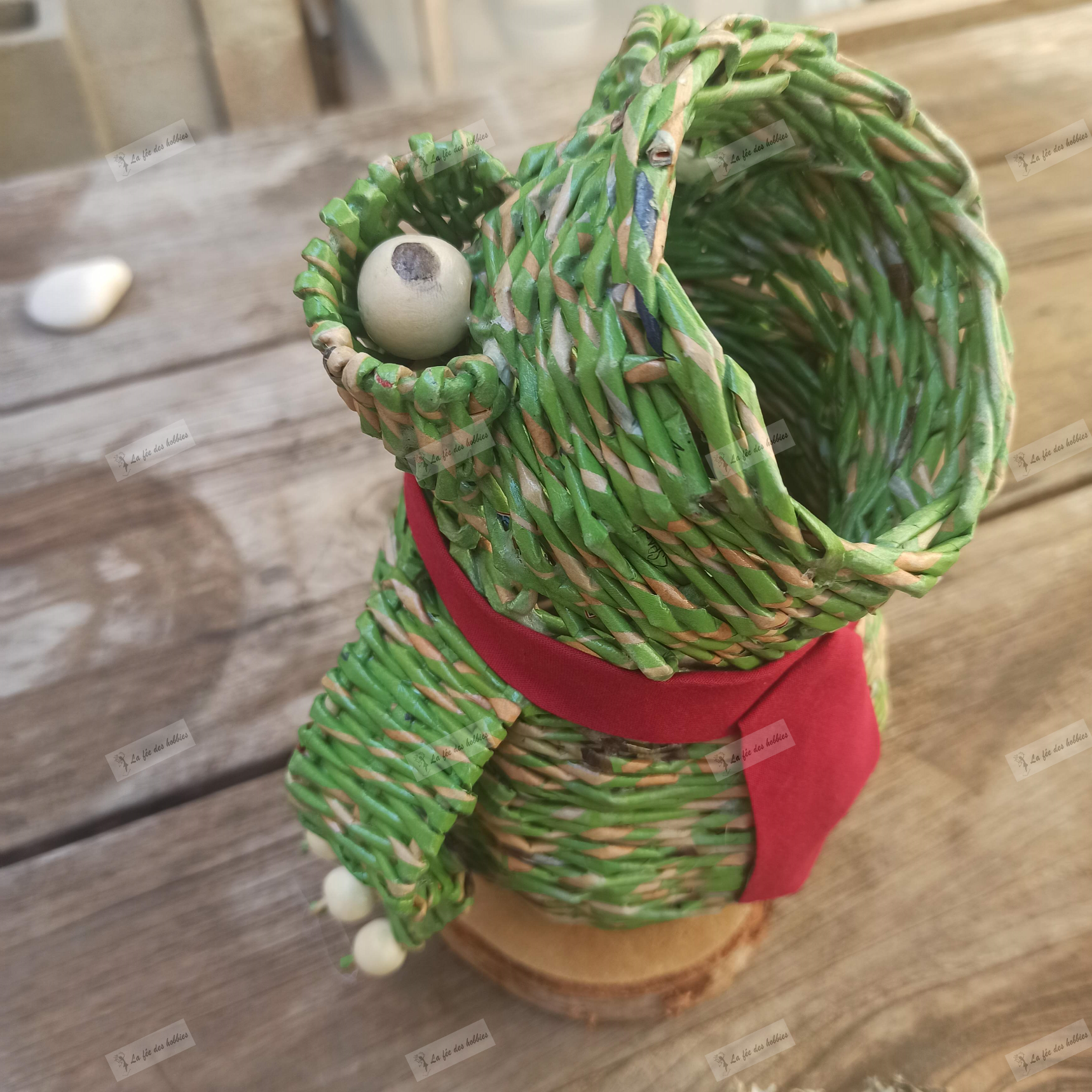 grenouille porte ustensiles cuisine crayon cravate papier recyclé