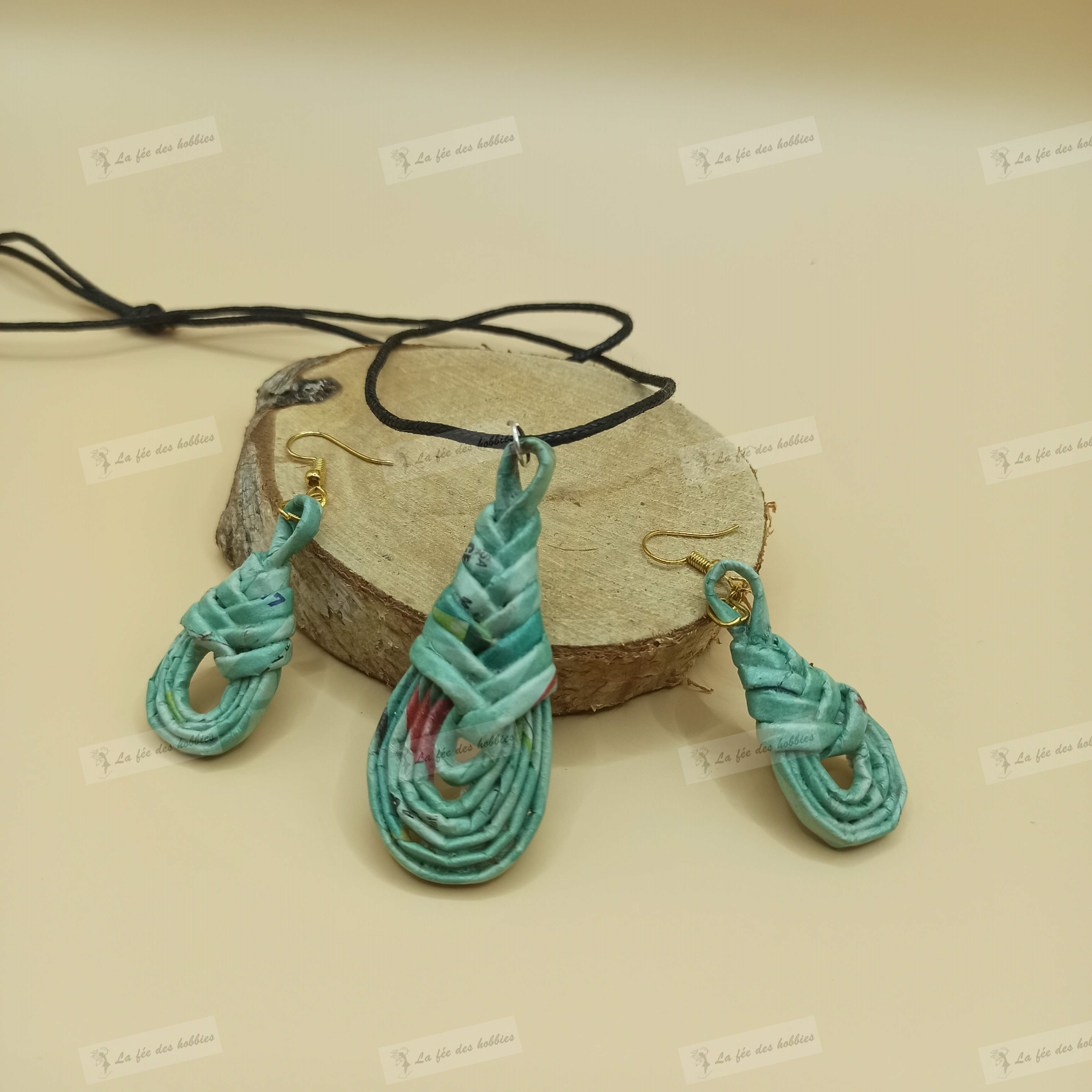 Bijoux réalisés en papier recyclé arabesque turquoise