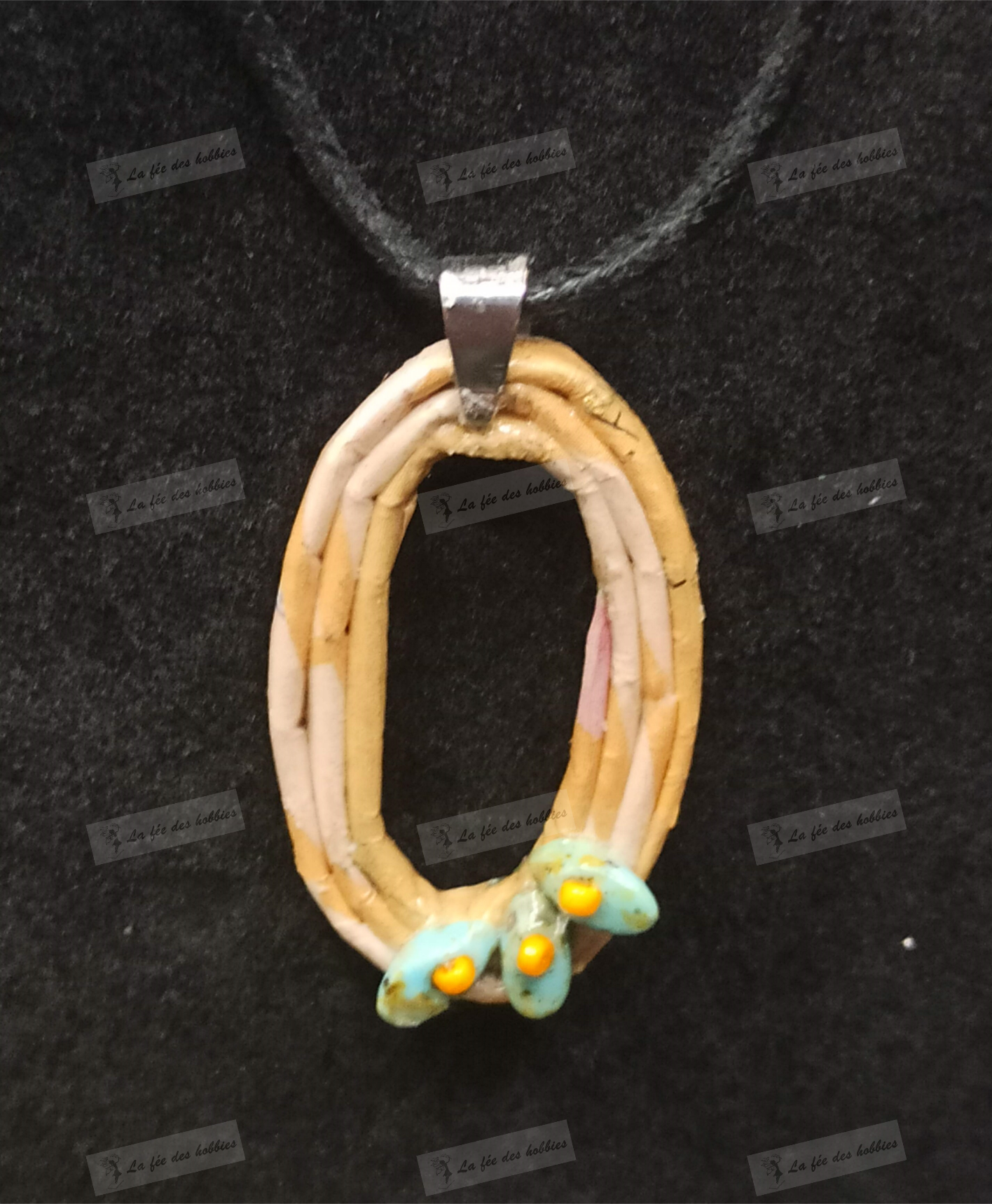 Bijoux réalisés en papier recyclé ovale sable et avec perles turquoise