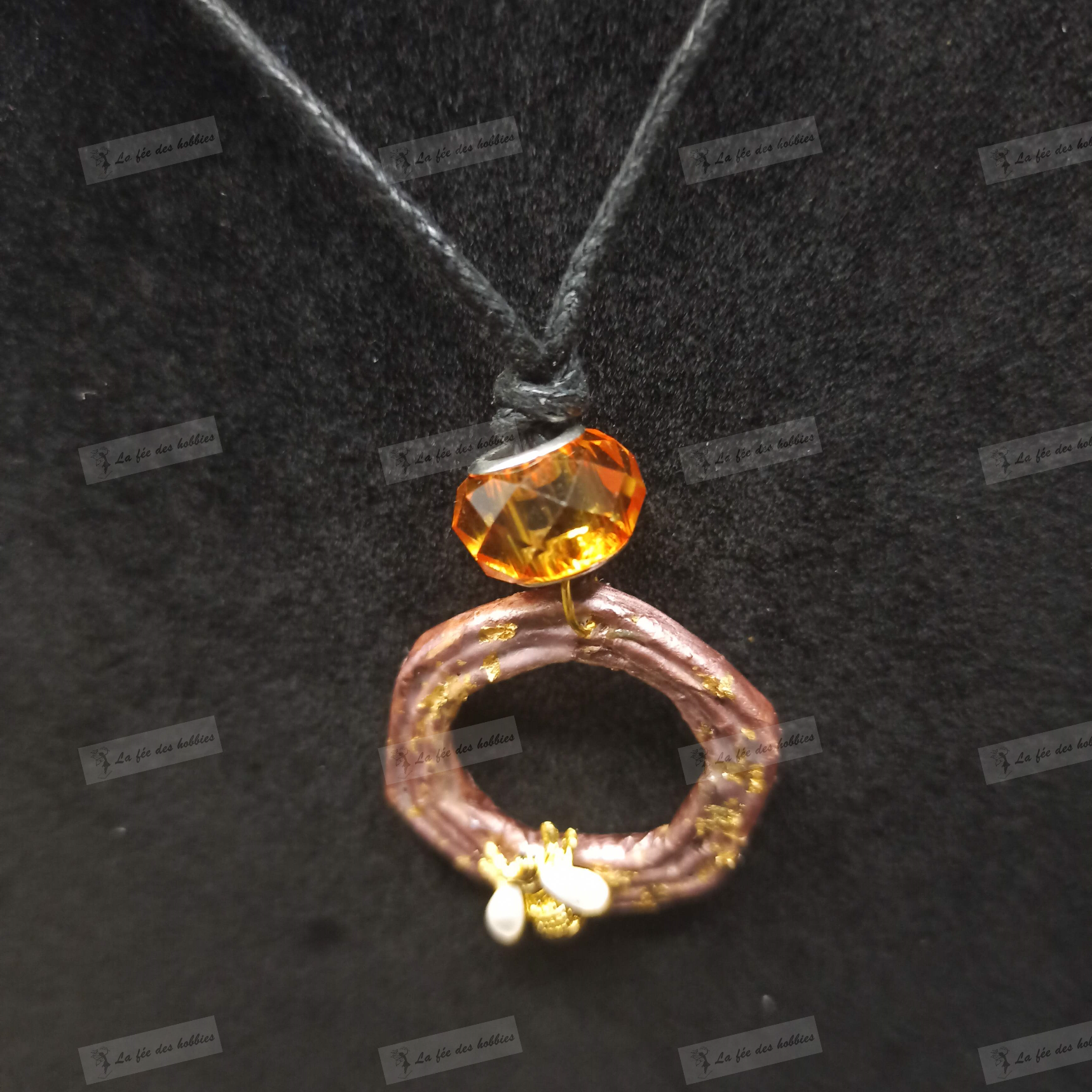 bijoux en papier recyclé rond rose et feuille d'or abeille dorée