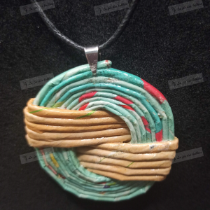 pendentif enlacées sable et turquoise. Bijoux en papier recyclé