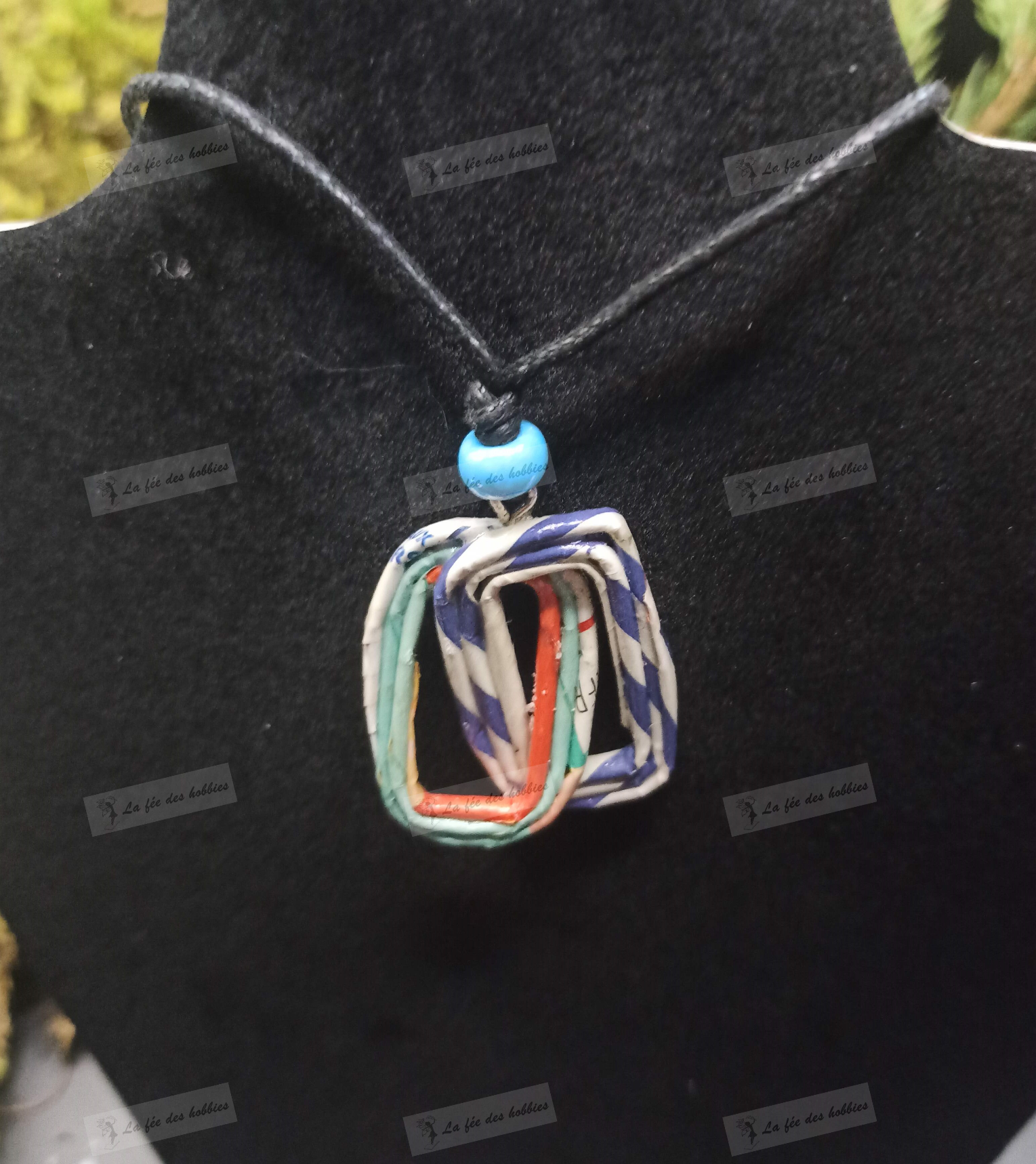 bijoux réalisés avec du papier recyclé double rectangles