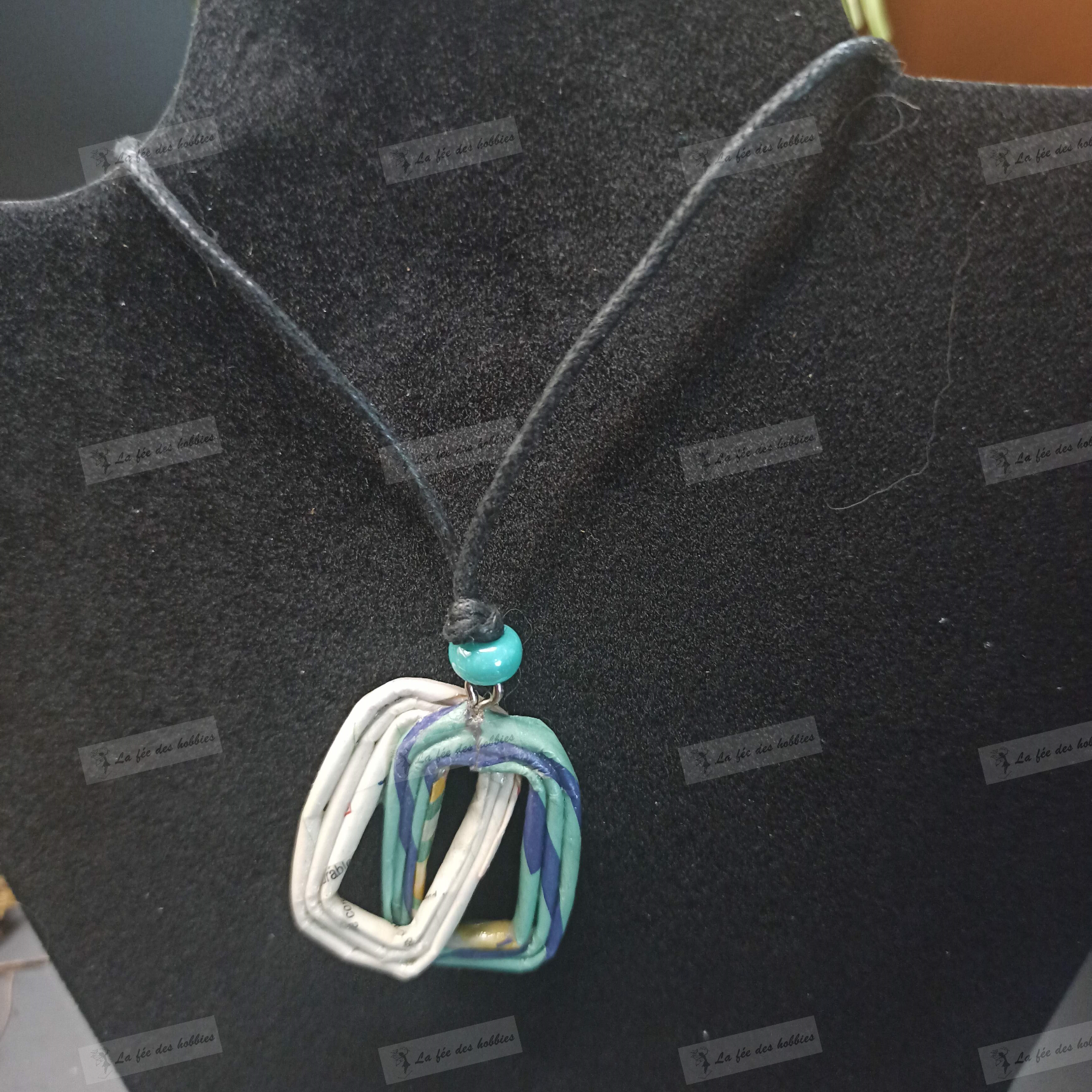 bijoux réalisés avec du papier recyclé double rectangles